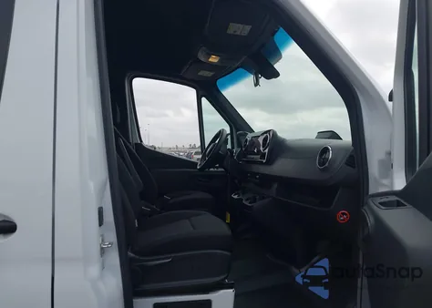 2025 Mercedes-Benz Sprinter 2500 Standard Roof 4-Cyl Diesel z USA, uszkodzony, nr VIN W1Z4KFHY0SP817625